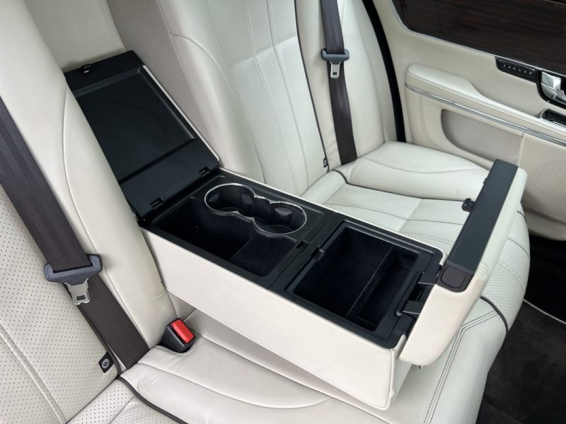 JAGUAR XJ 351 II LUXE 3.0 V6 275 Cv INTERIEUR CUIR / TOIT OUVRANT GPS TACTILE CAMERA - GARANTIE 1 AN