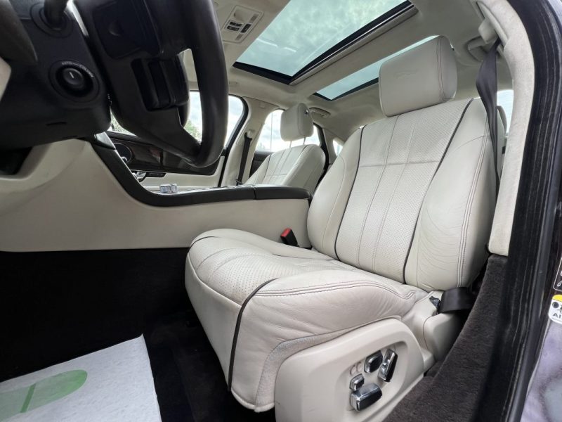 JAGUAR XJ 351 II LUXE 3.0 V6 275 Cv INTERIEUR CUIR / TOIT OUVRANT GPS TACTILE CAMERA - GARANTIE 1 AN