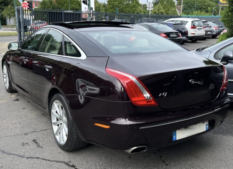 JAGUAR XJ 351 II LUXE 3.0 V6 275 Cv INTERIEUR CUIR / TOIT OUVRANT GPS TACTILE CAMERA - GARANTIE 1 AN