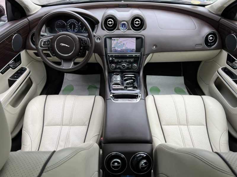 JAGUAR XJ 351 II LUXE 3.0 V6 275 Cv INTERIEUR CUIR / TOIT OUVRANT GPS TACTILE CAMERA - GARANTIE 1 AN