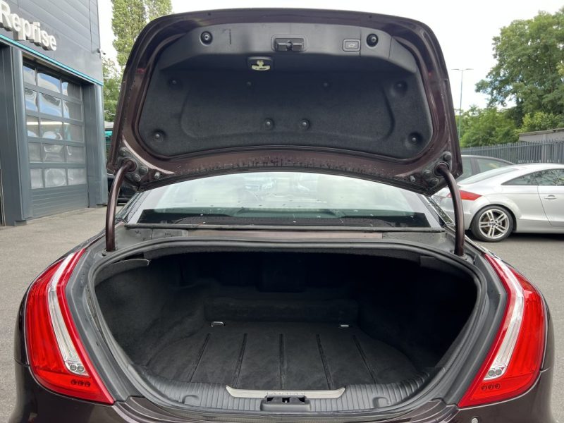 JAGUAR XJ 351 II LUXE 3.0 V6 275 Cv INTERIEUR CUIR / TOIT OUVRANT GPS TACTILE CAMERA - GARANTIE 1 AN