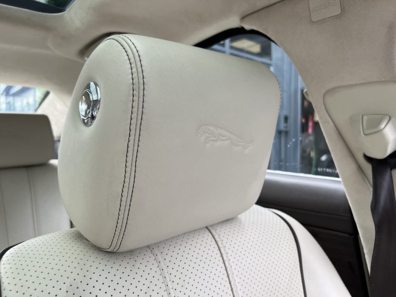 JAGUAR XJ 351 II LUXE 3.0 V6 275 Cv INTERIEUR CUIR / TOIT OUVRANT GPS TACTILE CAMERA - GARANTIE 1 AN