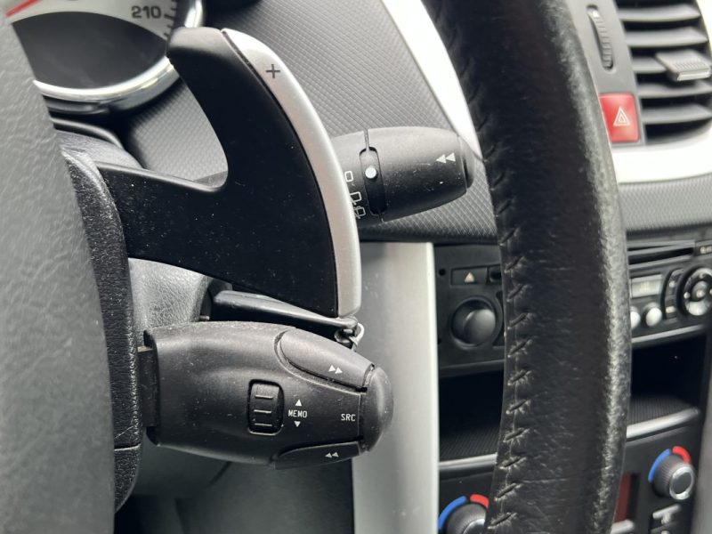 PEUGEOT 207 PHASE 2 PREMIUM 1.4 i 90 Cv BOITE AUTOMATIQUE / 5 PORTES 62 600 Kms  - GARANTIE 1 AN