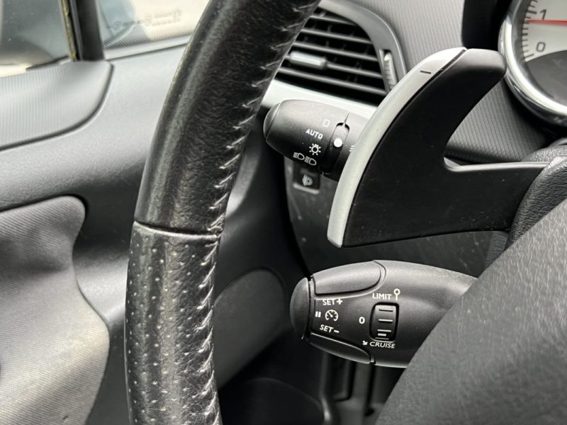 PEUGEOT 207 PHASE 2 PREMIUM 1.4 i 90 Cv BOITE AUTOMATIQUE / 5 PORTES 62 600 Kms  - GARANTIE 1 AN