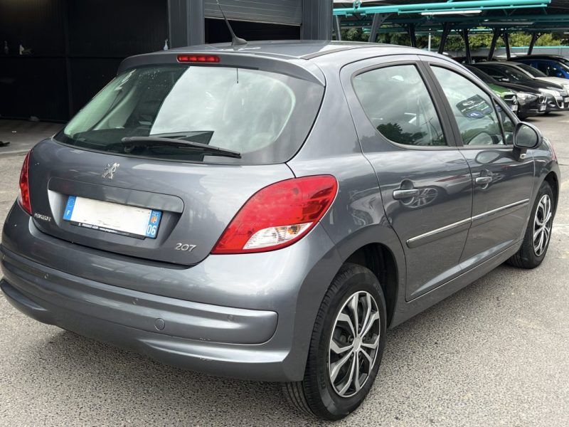 PEUGEOT 207 PHASE 2 PREMIUM 1.4 i 90 Cv BOITE AUTOMATIQUE / 5 PORTES 62 600 Kms  - GARANTIE 1 AN