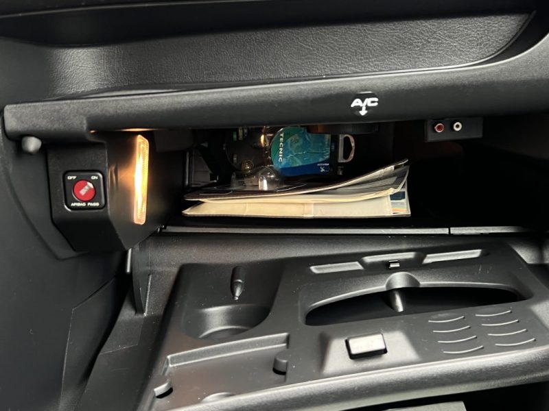 PEUGEOT 207 PHASE 2 PREMIUM 1.4 i 90 Cv BOITE AUTOMATIQUE / 5 PORTES 62 600 Kms  - GARANTIE 1 AN