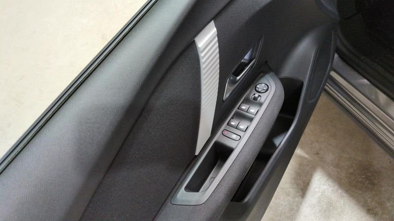 Citroën C4 nouvelle Hybride 145 e-dcs6 plus + sieges chauffants