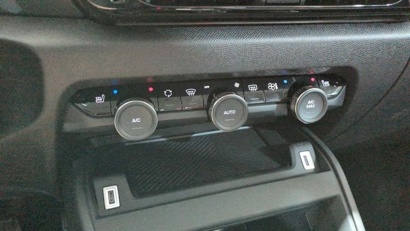 Citroën C4 nouvelle Hybride 145 e-dcs6 plus + sieges chauffants