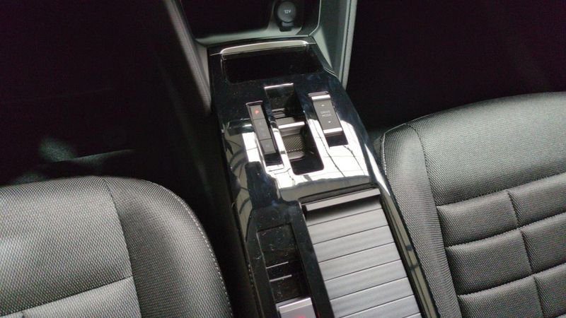 Citroën C4 nouvelle Hybride 145 e-dcs6 plus + sieges chauffants