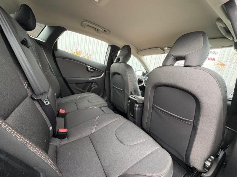 VOLVO V40 CROSS COUNTRY 2015