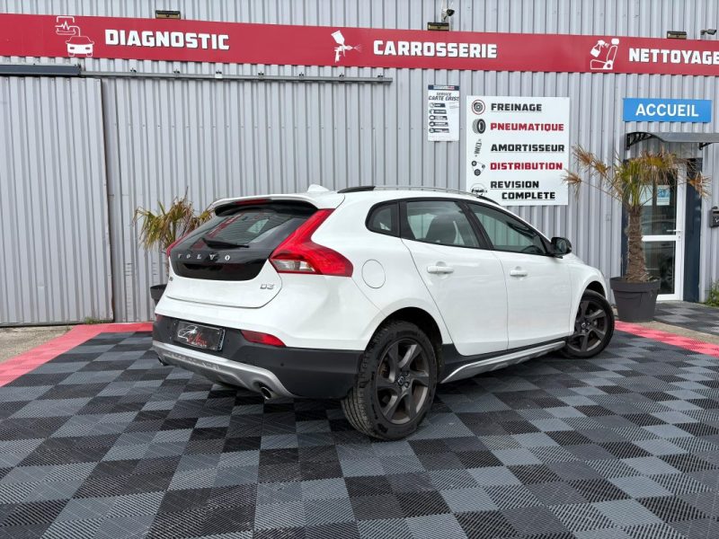VOLVO V40 CROSS COUNTRY 2015