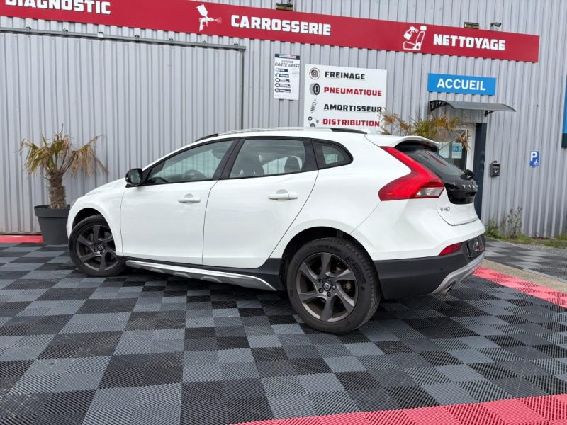 VOLVO V40 CROSS COUNTRY 2015
