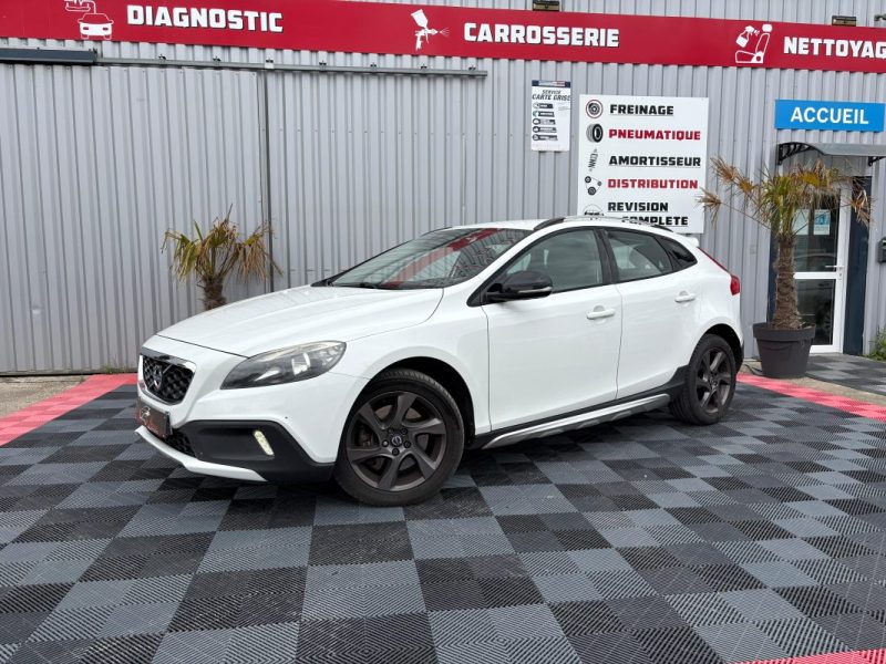 VOLVO V40 CROSS COUNTRY 2015