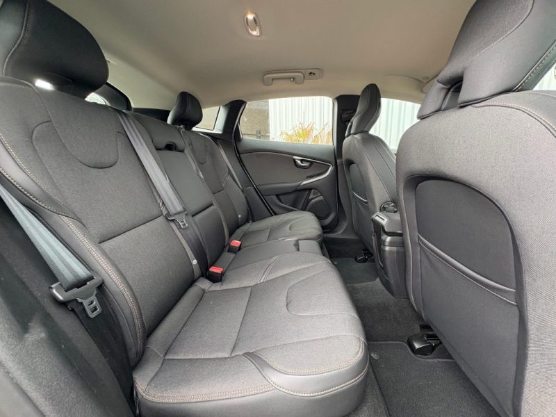 VOLVO V40 CROSS COUNTRY 2015