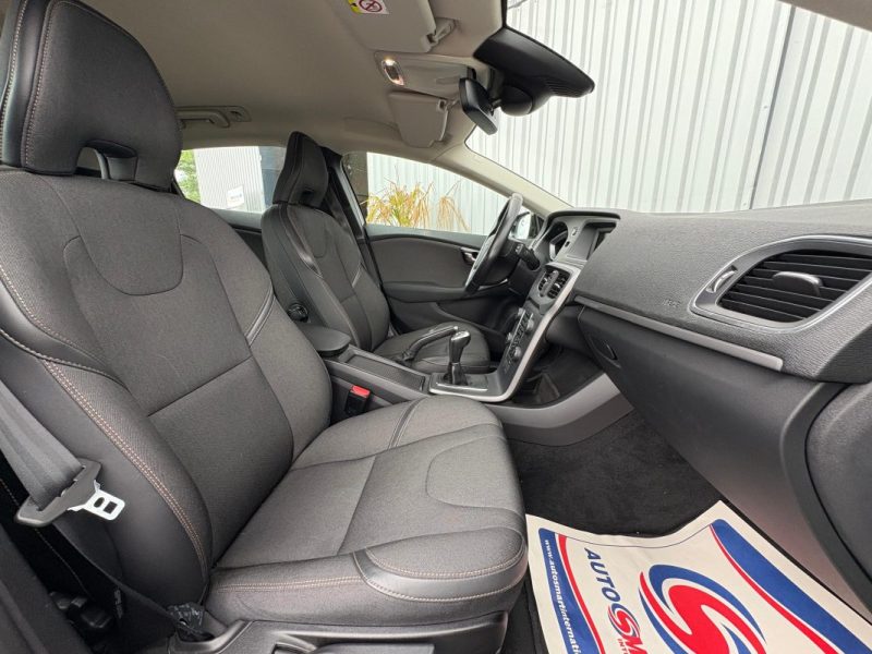 VOLVO V40 CROSS COUNTRY 2015