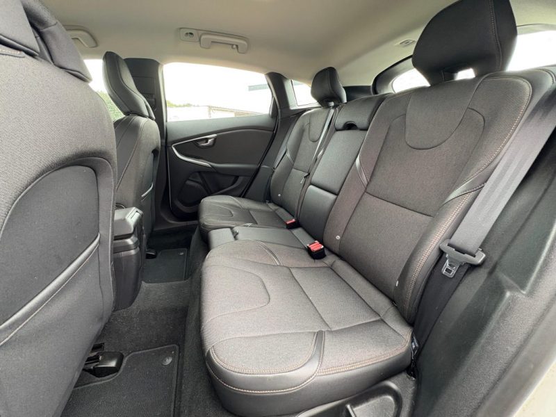 VOLVO V40 CROSS COUNTRY 2015