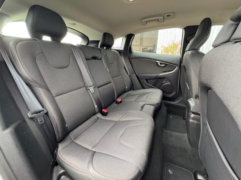 VOLVO V40 CROSS COUNTRY 2015