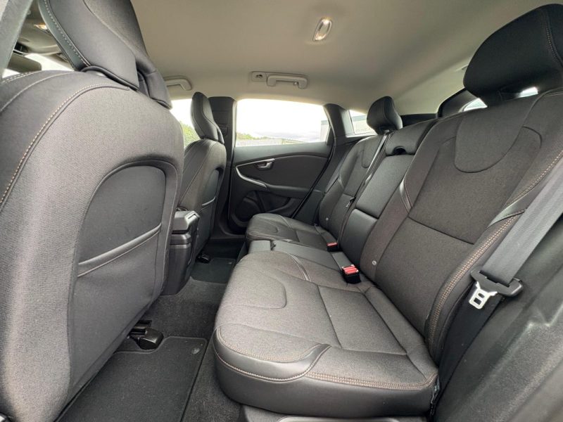 VOLVO V40 CROSS COUNTRY 2015