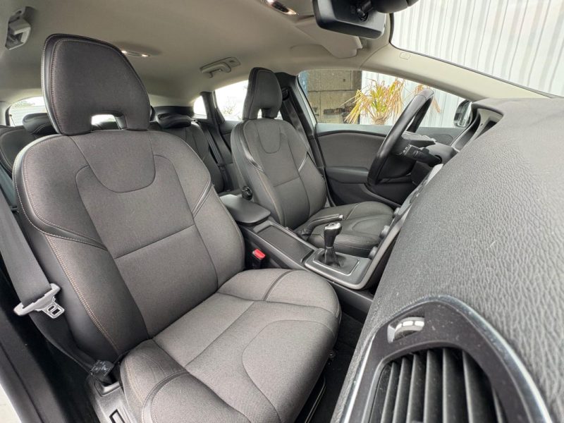 VOLVO V40 CROSS COUNTRY 2015