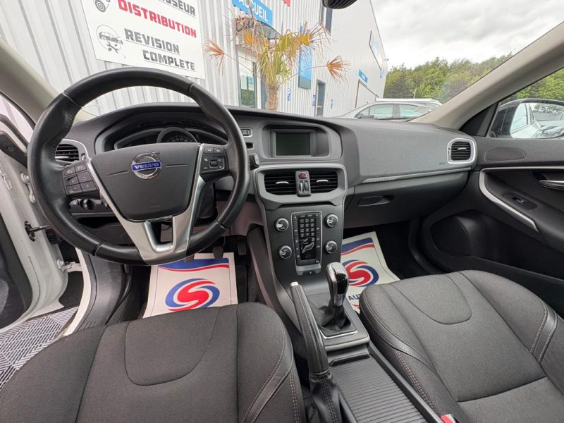 VOLVO V40 CROSS COUNTRY 2015