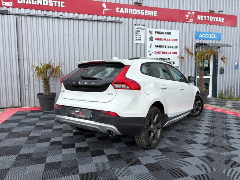 VOLVO V40 CROSS COUNTRY 2015