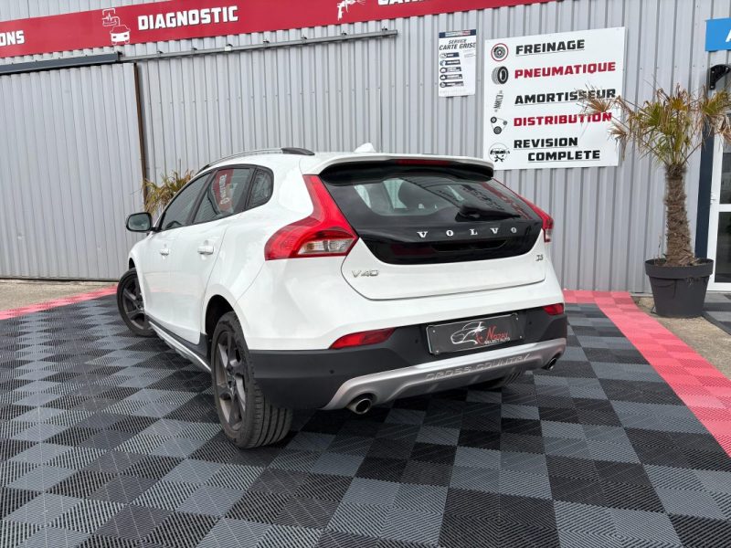 VOLVO V40 CROSS COUNTRY 2015