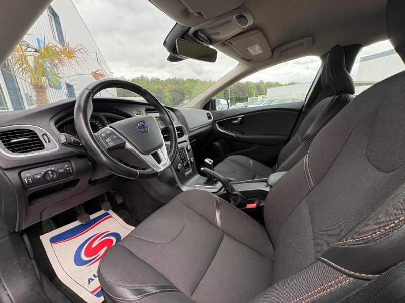 VOLVO V40 CROSS COUNTRY 2015