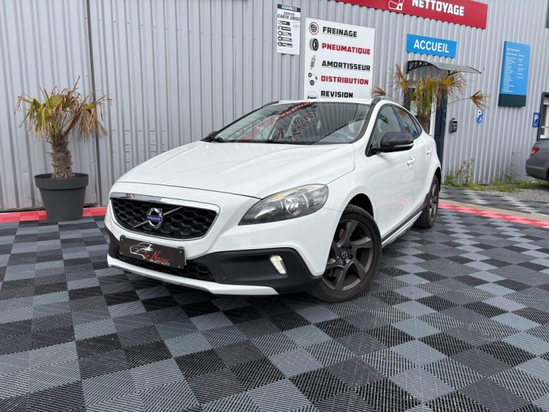 VOLVO V40 CROSS COUNTRY 2015