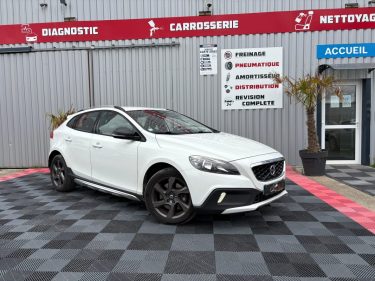 VOLVO V40 CROSS COUNTRY 2015