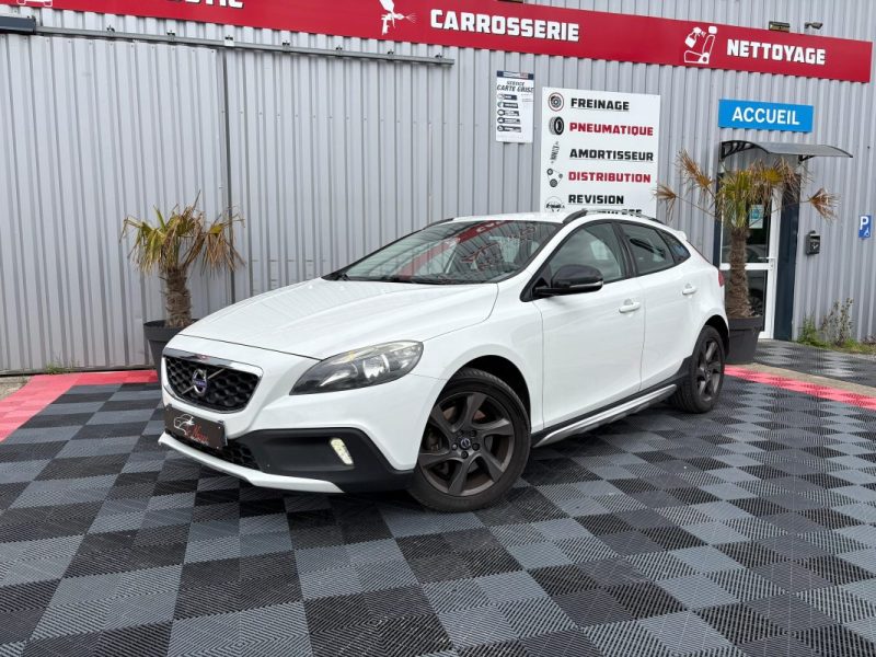 VOLVO V40 CROSS COUNTRY 2015