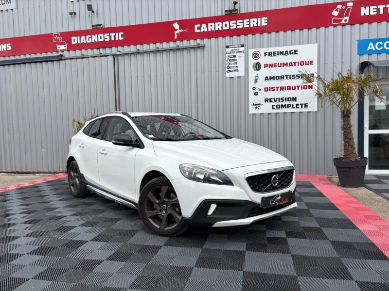 VOLVO V40 CROSS COUNTRY 2015