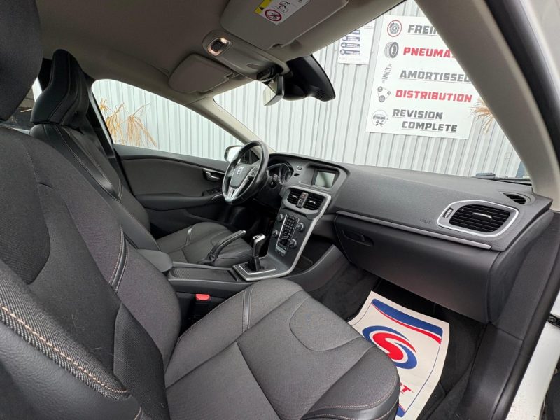 VOLVO V40 CROSS COUNTRY 2015