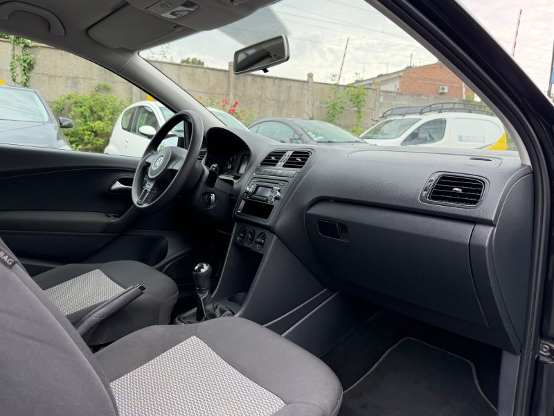 VOLKSWAGEN POLO 2014