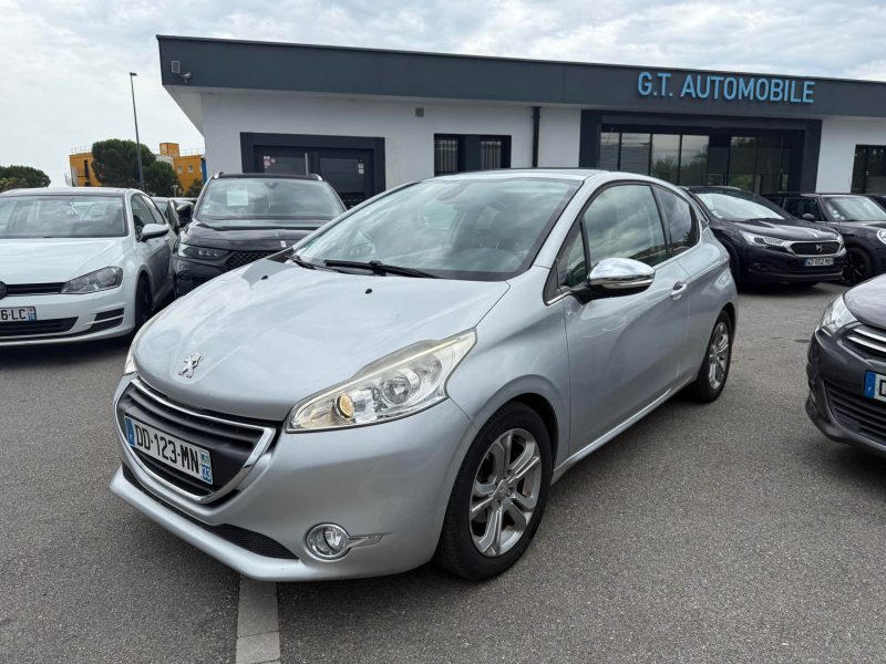 PEUGEOT 208 2014