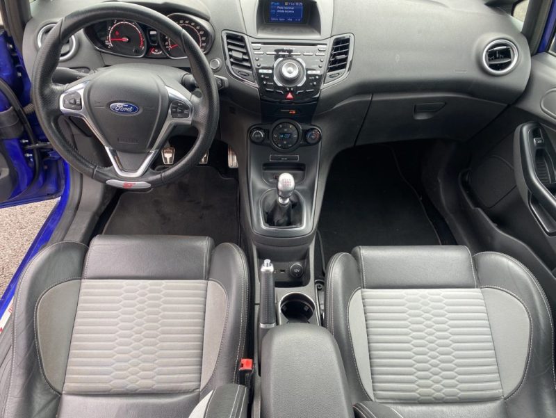 FORD FIESTA ST 1.6 L 182 ch , Distribution et entretien à jour