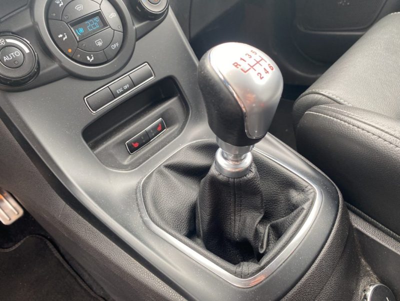 FORD FIESTA ST 1.6 L 182 ch , Distribution et entretien à jour