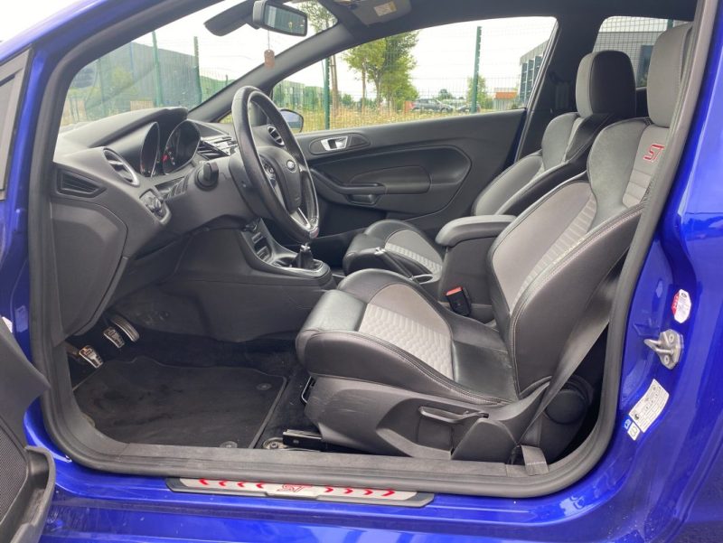 FORD FIESTA ST 1.6 L 182 ch , Distribution et entretien à jour