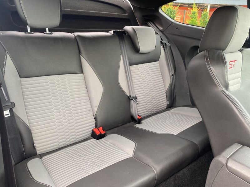 FORD FIESTA ST 1.6 L 182 ch , Distribution et entretien à jour