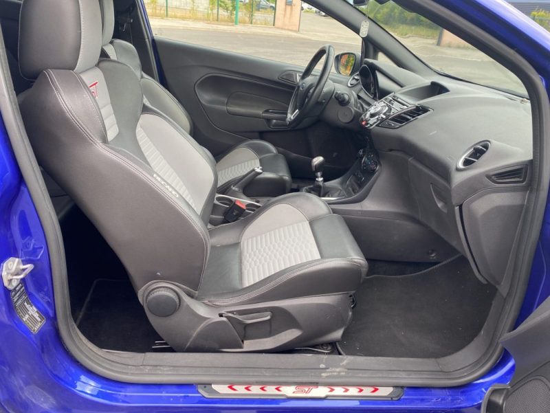 FORD FIESTA ST 1.6 L 182 ch , Distribution et entretien à jour