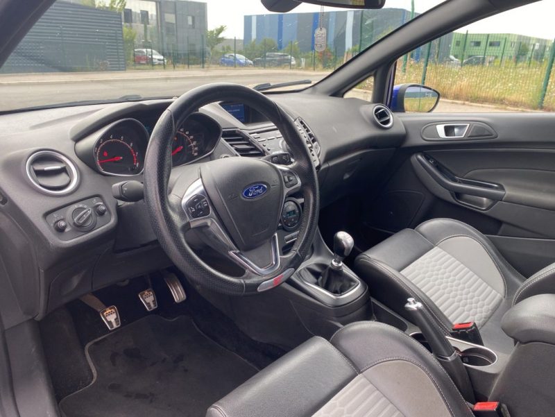 FORD FIESTA ST 1.6 L 182 ch , Distribution et entretien à jour