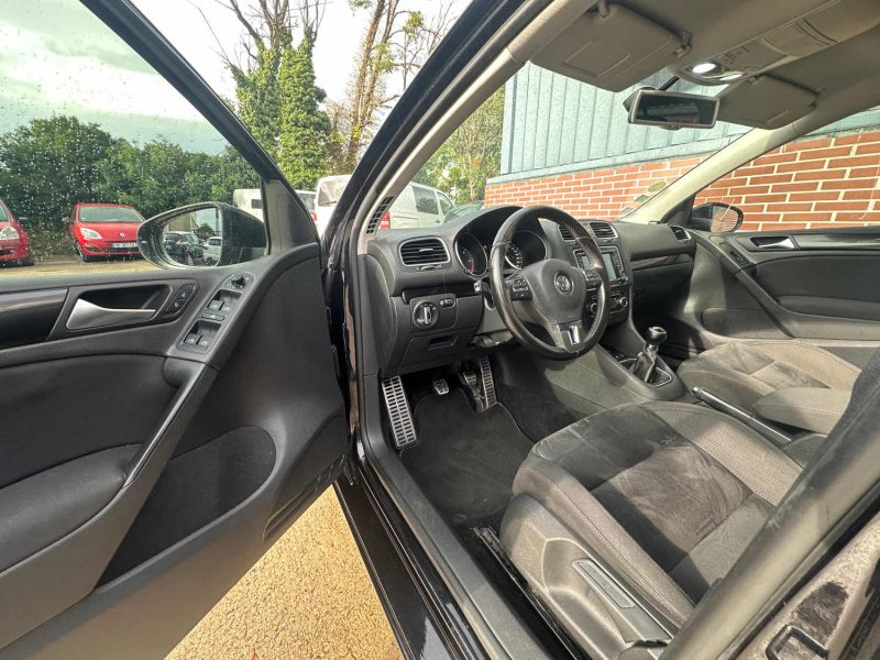 VOLKSWAGEN GOLF 2010