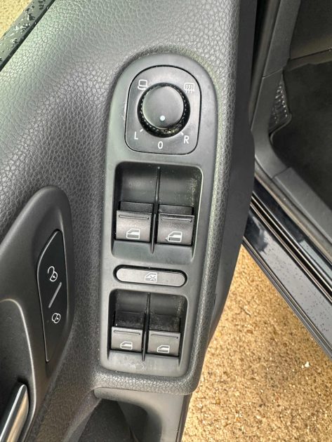 VOLKSWAGEN GOLF 2010