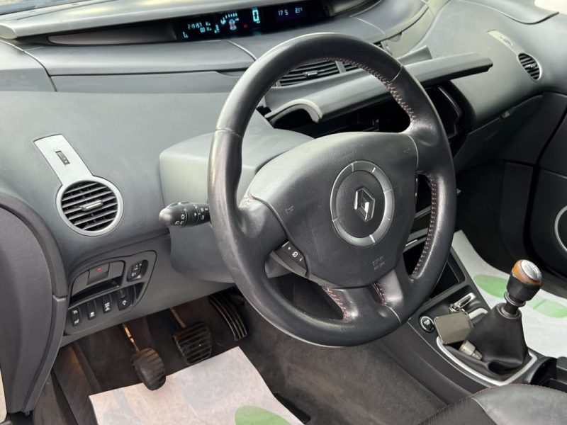 RENAULT ESPACE 4 IV PHASE 2 2.0 DCI 150 Cv TOIT PANORAMIQUE / 7 PLACES