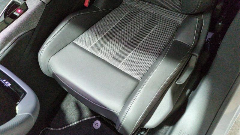 Peugeot 3008 nouveau Hybrid 145 e-dcs6 gt + pack 360 vision & drive assist plus