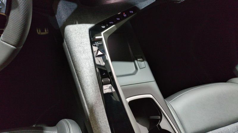 Peugeot 3008 nouveau Hybrid 145 e-dcs6 gt + pack 360 vision & drive assist plus