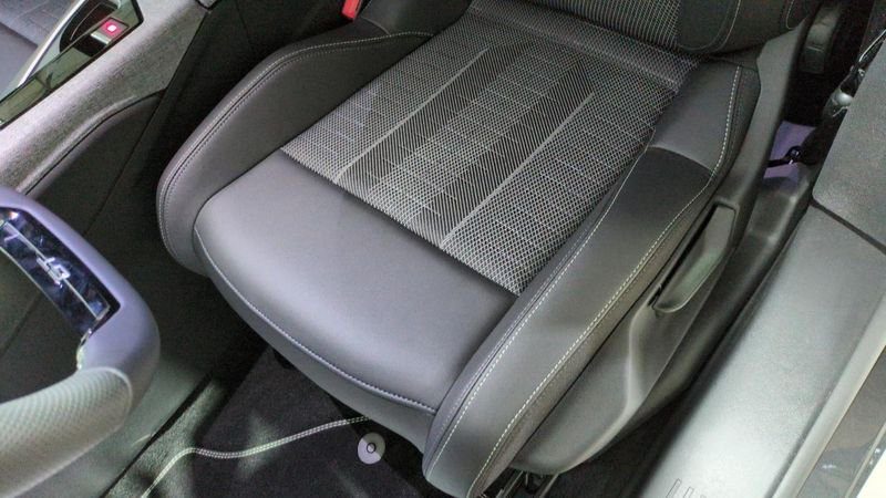 Peugeot 3008 nouveau Hybrid 145 e-dcs6 gt + pack 360 vision & drive assist plus