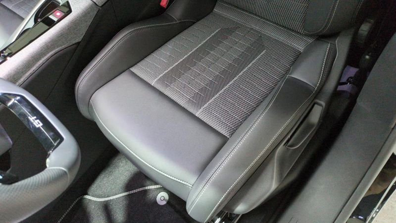 Peugeot 3008 nouveau Hybrid 145 e-dcs6 gt + pack 360 vision & drive assist plus