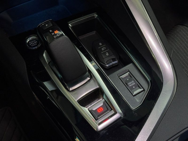 PEUGEOT 3008 1.6 THP HYBRID 225 cv ALLURE PACK EAT8 