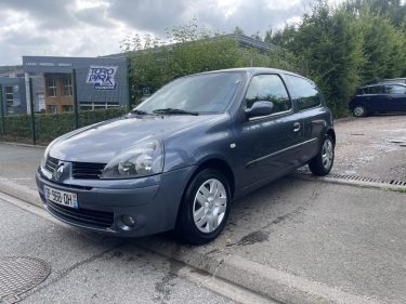 RENAULT CLIO II PHASE II 1.2i 75CV