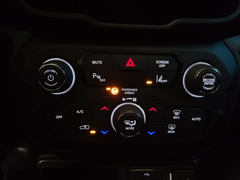 JEEP RENEGADE 1.0 TURBO 120ch S&S LIMITED Quiksilver Edition / TOIT OUVRANT + KEYLESS GO + CARPLAY /
